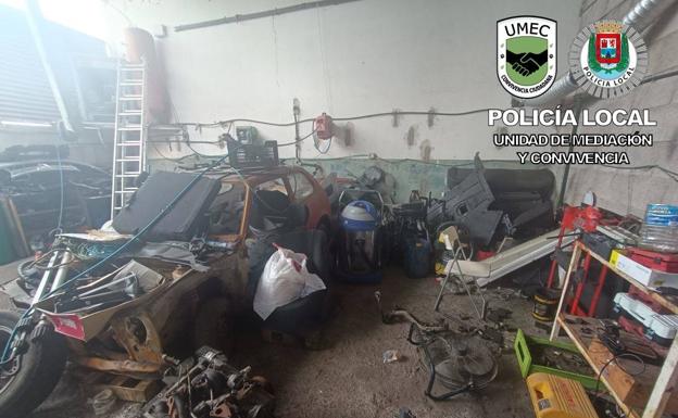 Destapan nueve talleres ilegales en un solar amurallado en Los Tarahales