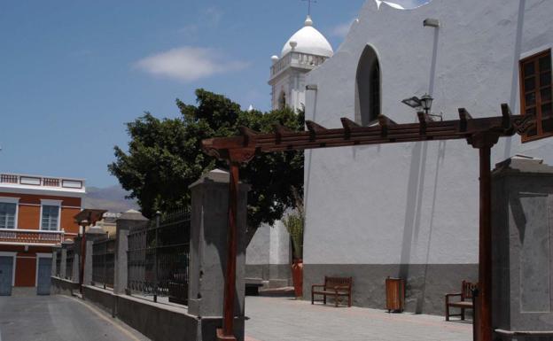 Rechazo frontal en Carrizal a las obras para un cable de alta tensión bajo el casco viejo