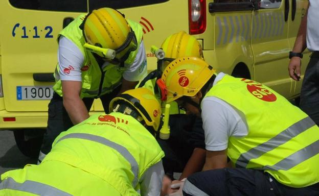 Crítico tras sufrir una parada cardiorrespiratoria en plena calle