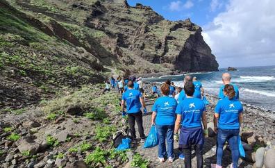 Más de 300 voluntarios se movilizan en la celebración de la Semana Social de CaixaBank en Canarias