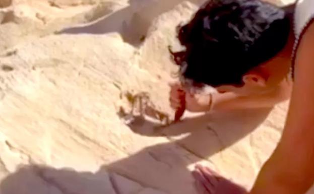 Un influencer firma en las paleodunas de 342.000 años de los Enamorados (y se graba en vídeo)