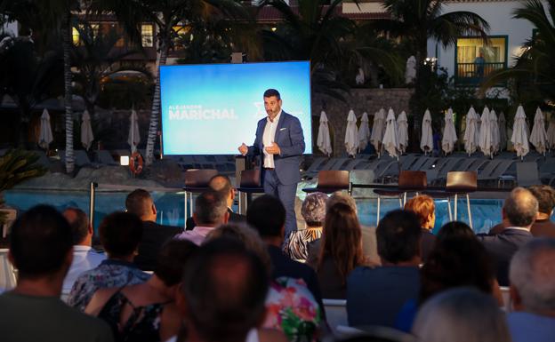 Más de 500 personas arropan la presentación de Alejandro Marichal por CC