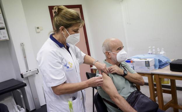 97.078 isleños tienen ya la cuarta dosis de la vacuna anticovid