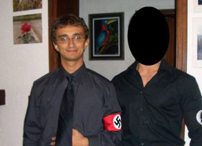 La polémica foto de un viceministro de Meloni vestido de nazi