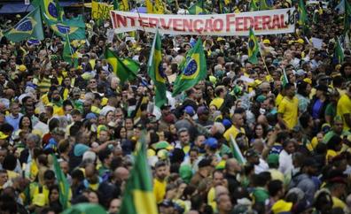 Bolsonaro pide ahora a sus seguidores que levanten los bloqueos de carreteras