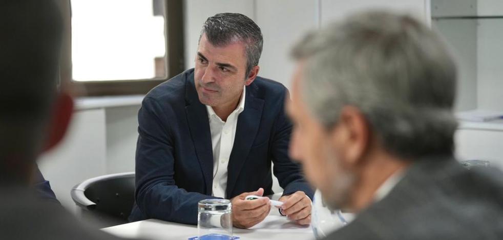 Manuel Domínguez accuses the Canarian Government of not responding to the "contempt" for the REF
