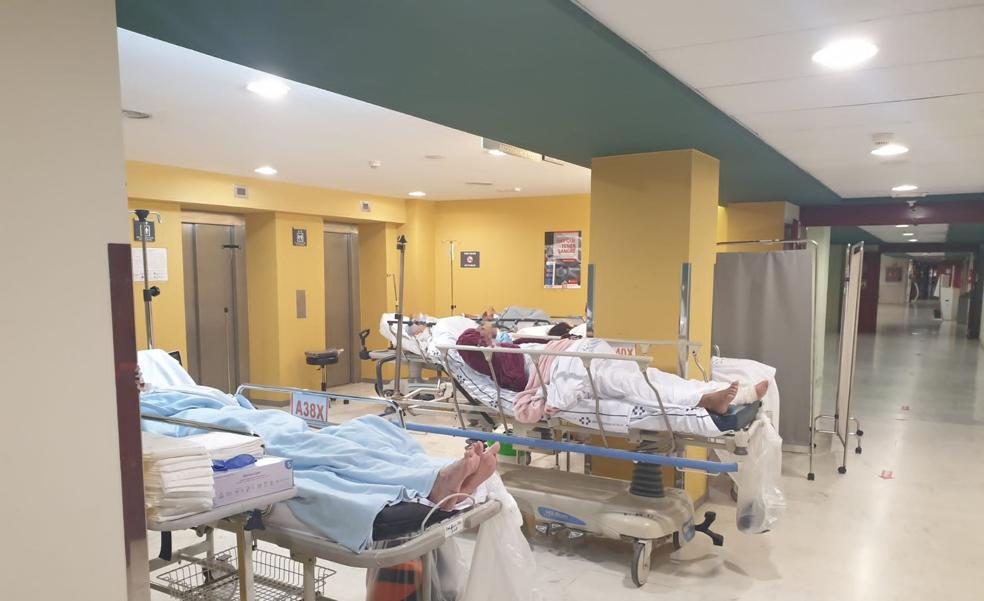 102 pacientes esperan en Urgencias del Insular por una cama en planta