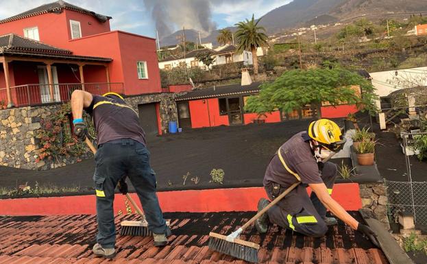 Los bomberos de Gran Canaria que fueron a La Palma cobran 235.400 euros