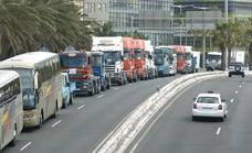 Los transportistas canarios se sienten «con ganas de huelga» y seguirán la convocatoria nacional