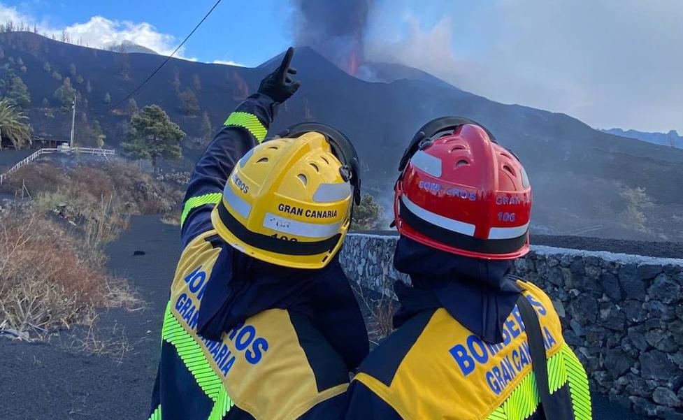 Los bomberos piden a la oposición que investigue el pago de sus servicios en La Palma