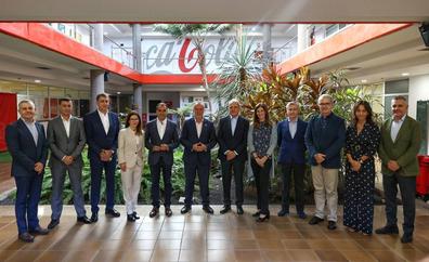 Ángel Víctor Torres visita la planta de Coca-Cola de Tacoronte en su 25 aniversario