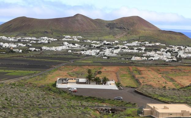 Empieza la mejora de dos tramos para ciclistas en Guatiza