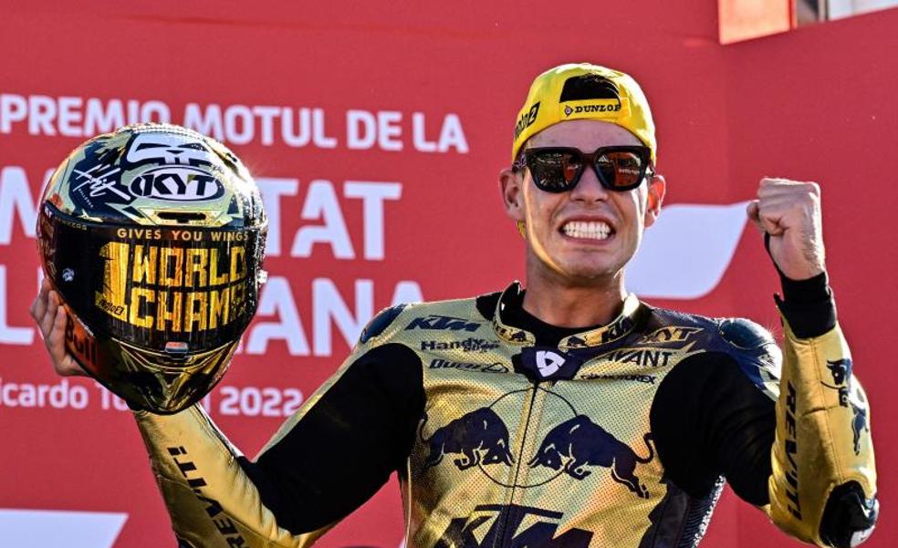Augusto Fernández se proclama campeón de Moto2 en Valencia