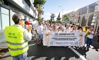 Manifestación por las obras del Materno: «No acabamos de creer que se vayan a hacer»