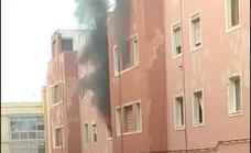 Un hombre en estado crítico tras incendiarse su vivienda en Escaleritas