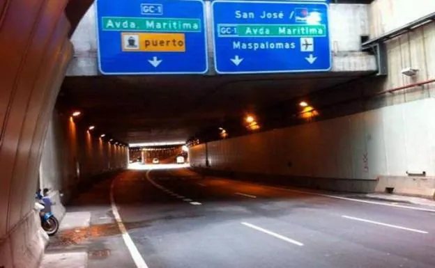 Cierran el túnel de San José por un peatón caminando en su interior