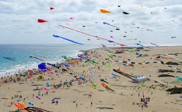 Récord de cometas en el cielo de Corralejo
