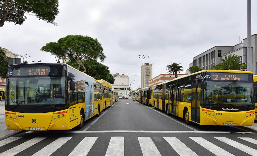 El PSOE deja que Coalición Canaria se apunte el éxito de las guaguas gratis