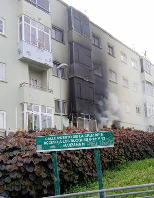 Cinco afectados por un incendio en la capital tinerfeña