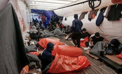 Italia le aprieta las tuercas a los barcos de las ONG que rescatan a inmigrantes en el Mediterráneo