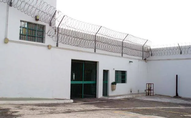 Una pelea en la cárcel de Tahiche acaba a bandejazos