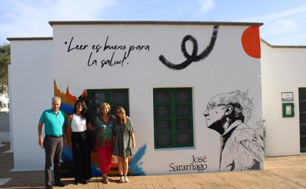 Mural en Tías dedicado a Saramago