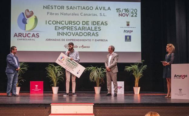 Arucas premia la idea de extraer fibras naturales de los restos de platanera