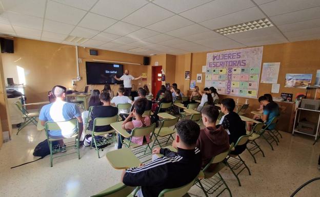 El proyecto 'Tan cerca tan lejos' comunica el mundo rural y urbano mediante el cine