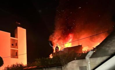 Incendio en una casa abandonada en Arucas