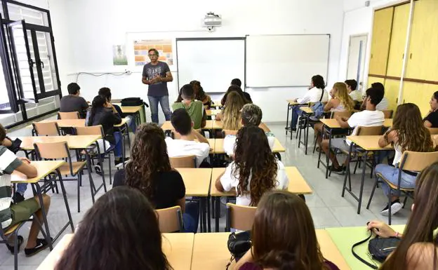 Educación convocará 1.027 plazas de acceso a cátedra en Canarias