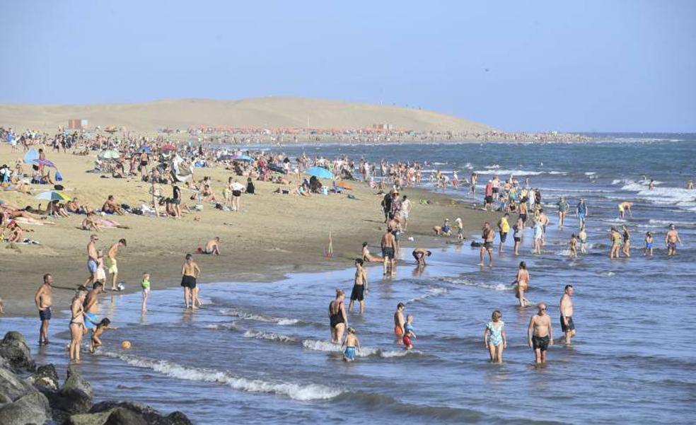 San Bartolomé quiere prohibir el tabaco en algunas playas y habilitar otras para perros
