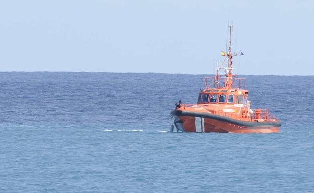 Naufragio en el sur de Gran Canaria: hallan a un hombre flotando sobre un bidón