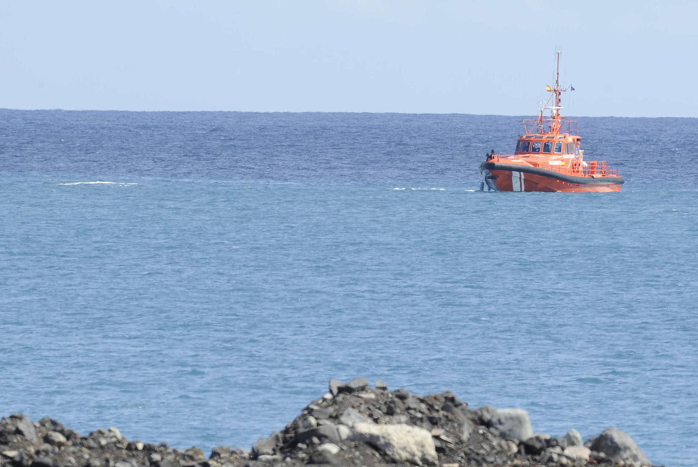 Naufragio en el sur de Gran Canaria: hallan a un hombre flotando sobre un bidón