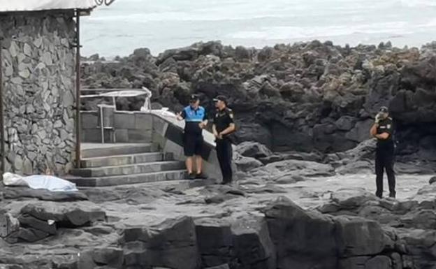 Un hombre resulta herido de gravedad tras caer en una zona rocosa de La Puntilla