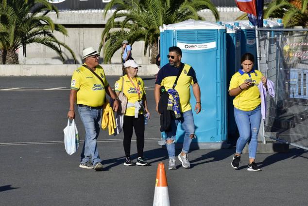 La afición amarilla calienta motores en Siete Palmas