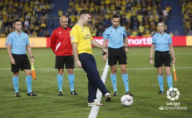 Así lució Quevedo de amarillo