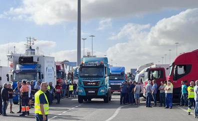 50 camiones recorren la Avenida Marítima para exigir limitaciones en el uso del tacógrafo