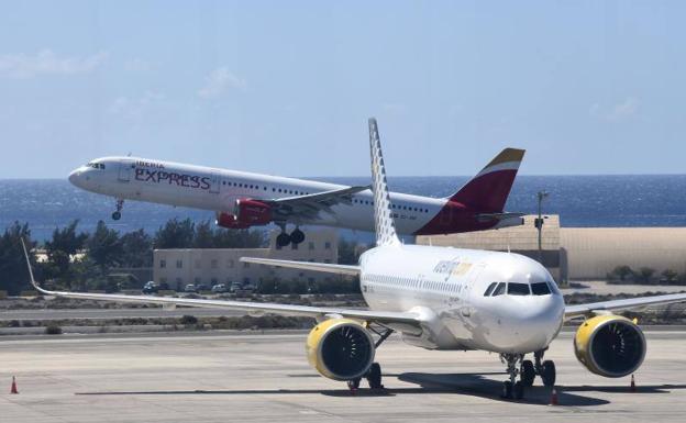 CC acusa al Gobierno de «no mover un dedo» para controlar las tarifas aéreas