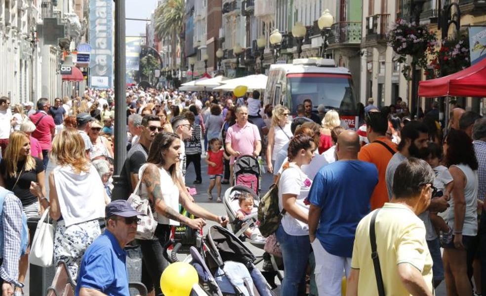 Canarias, la tercera comunidad que más aumentó su población en la última década