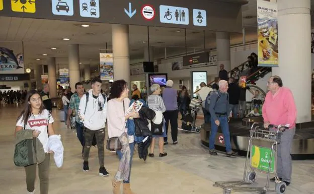 Imagen de archivo de pasajeros en el aeropuerto de Lanzarote. 