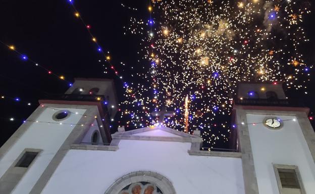 La Aldea de San Nicolás prende las luces de la Navidad