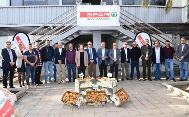 SPAR Gran Canaria entrega 75.000 kilos de semillas de papa a 11 agricultores