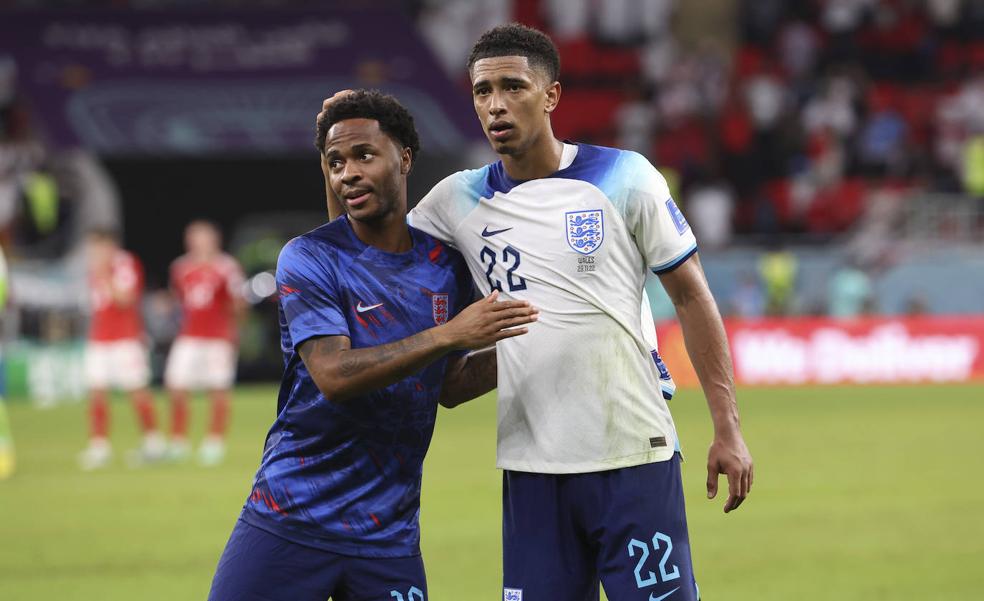Sterling vuelve a Inglaterra tras el asalto a mano armada de su casa