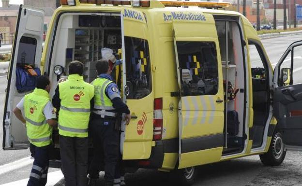 Un motorista herido grave tras chocar contra un árbol en Lanzarote