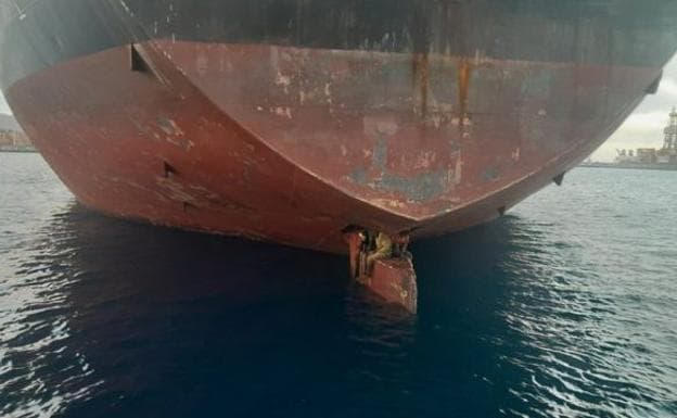 España concede el asilo a dos de los tres nigerianos que llegaron a Canarias en un petrolero