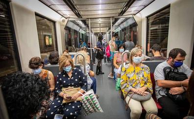 Darias aboga por mantener la mascarilla obligatoria en el transporte público