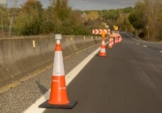 Así funcionan los conos que evitan accidentes en las carreteras en obras