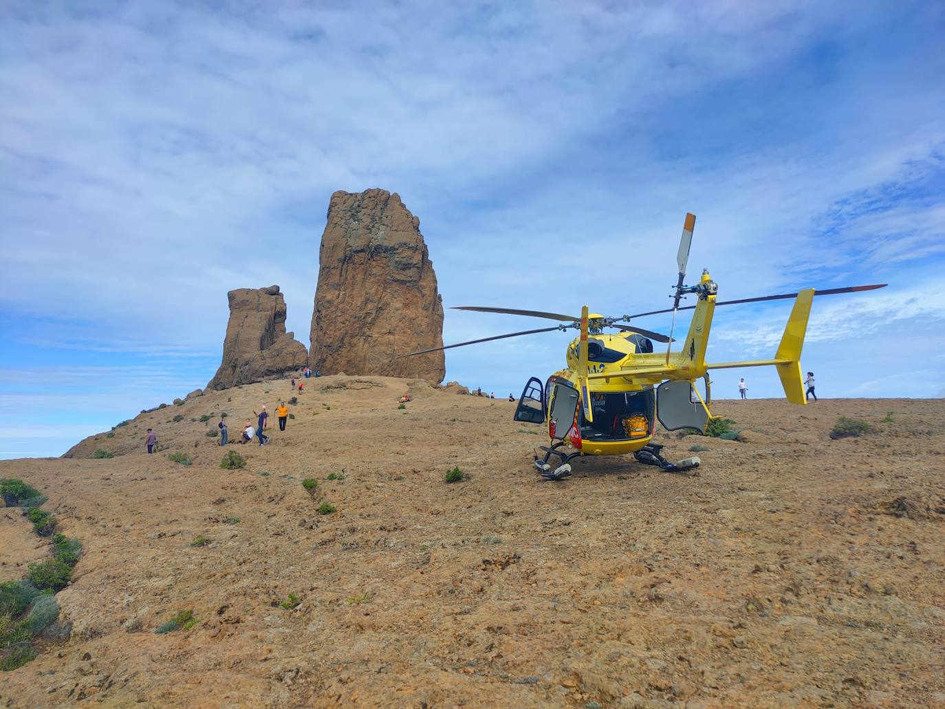 Evacúan en helicóptero a un senderista de 73 años que iba por el Roque Nublo