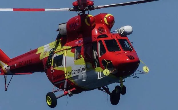 Rescatan en helicóptero a un parapentista caído en una zona de difícil acceso