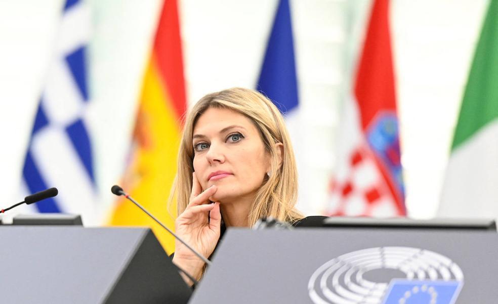 Bruselas exige reglas éticas y de transparencia comunes tras el escándalo del 'Qatargate'